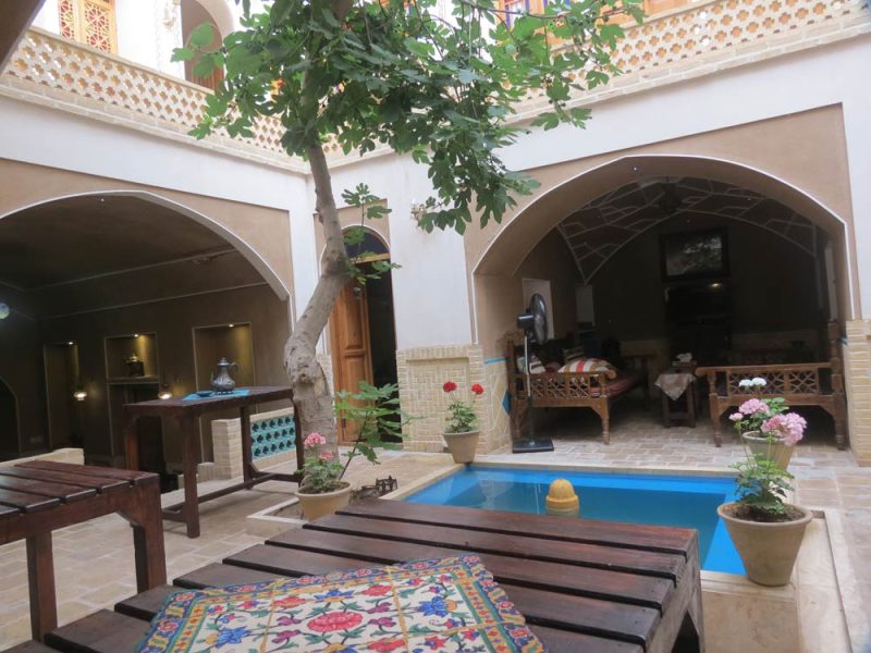 رستوران سنتی خانه تاریخی عادل