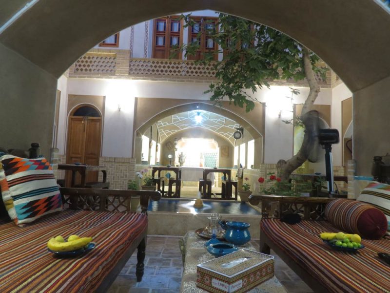 چایخانه سنتی اقامتگاه نه چم کاشان